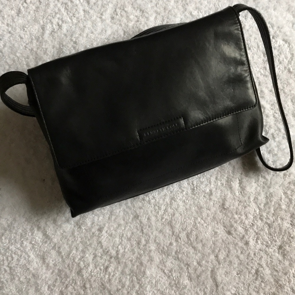 EUC Kenneth Cole Crossbody